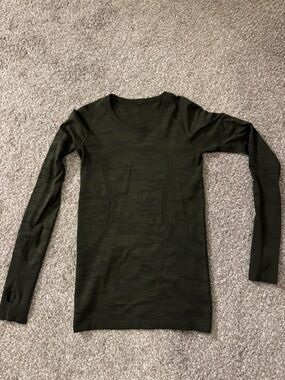Lululemon Army Green Long Sleeve swiftly